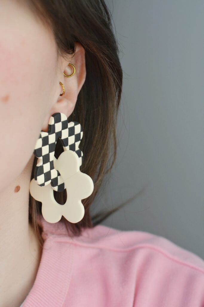 Boucles d'oreilles Daisy damier noir et beige Saboom