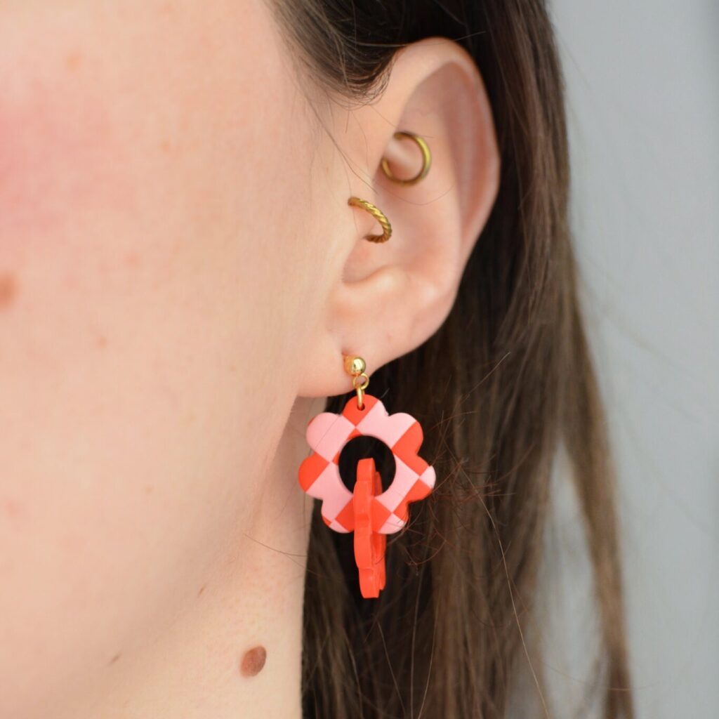 Boucles d'oreilles Lili fleurs damier rouge et rose Saboom