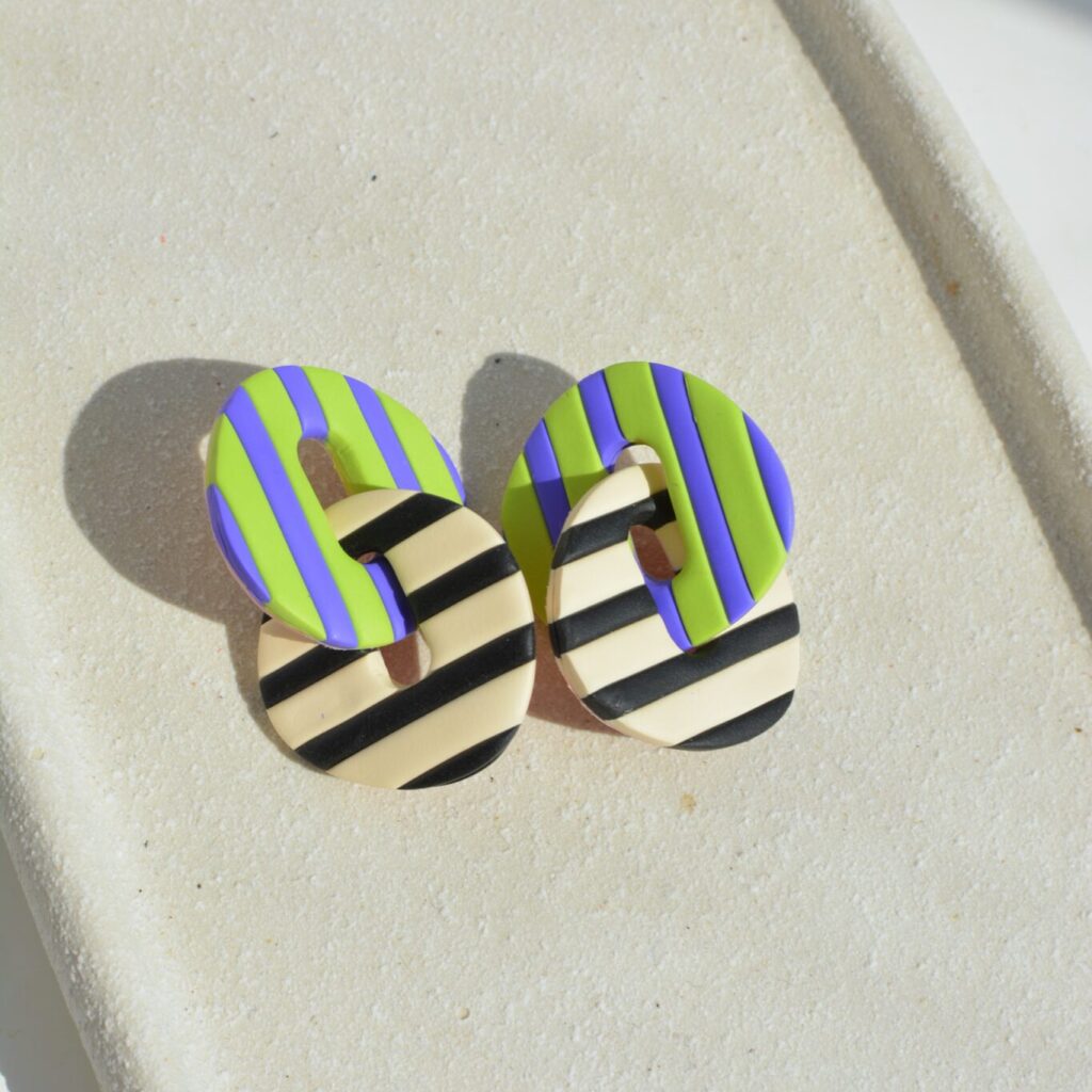 Boucles d’oreilles Cléo – vert, violet, noir, beige