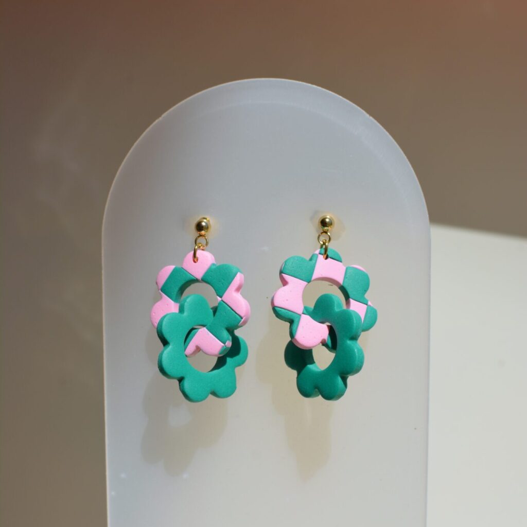 Boucles d'oreilles Lili fleurs damier rose et vert Saboom