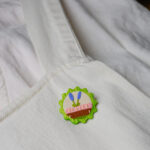 Broche Coin lecture Saboom