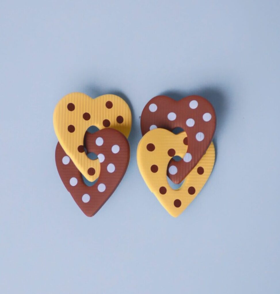 Boucles d'oreilles coeurs à pois Yseult jaune marron bleu