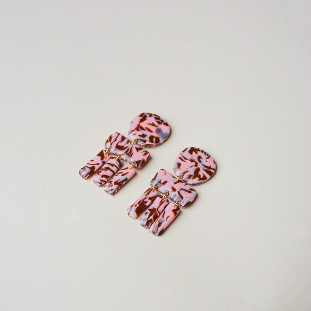 Boucles d&rsquo;oreilles Camélia – marron & rose