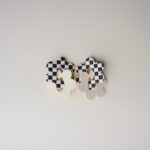 boucles d'oreilles colorées Saboom Daisy damier beige noir