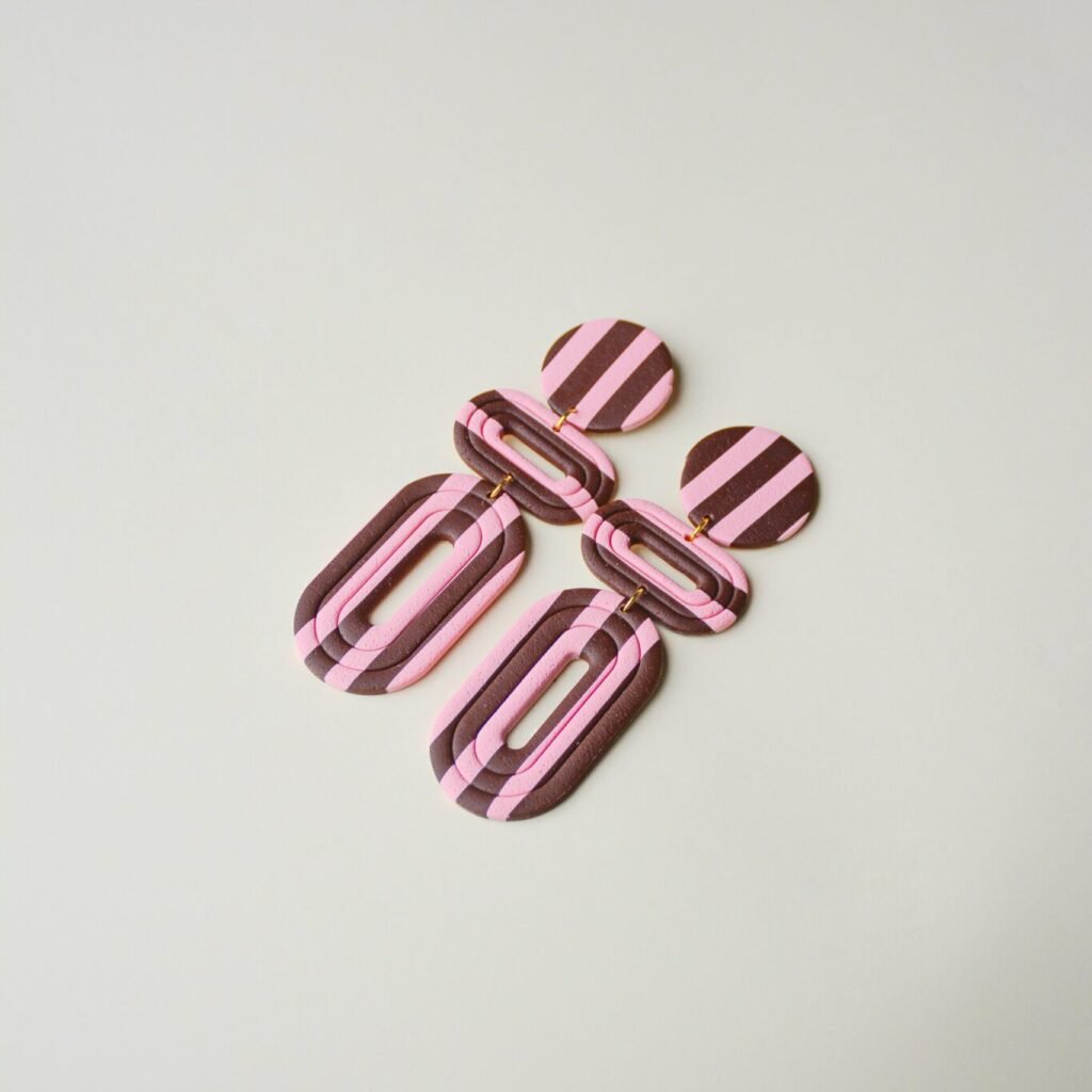 Boucles d&rsquo;oreilles Diane – rayures marron & rose