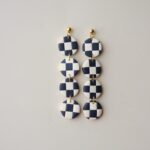 boucles d'oreilles colorées Saboom Maïa damiers beige noir