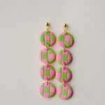 boucles d'oreilles colorées Saboom Maïa damiers rose vert
