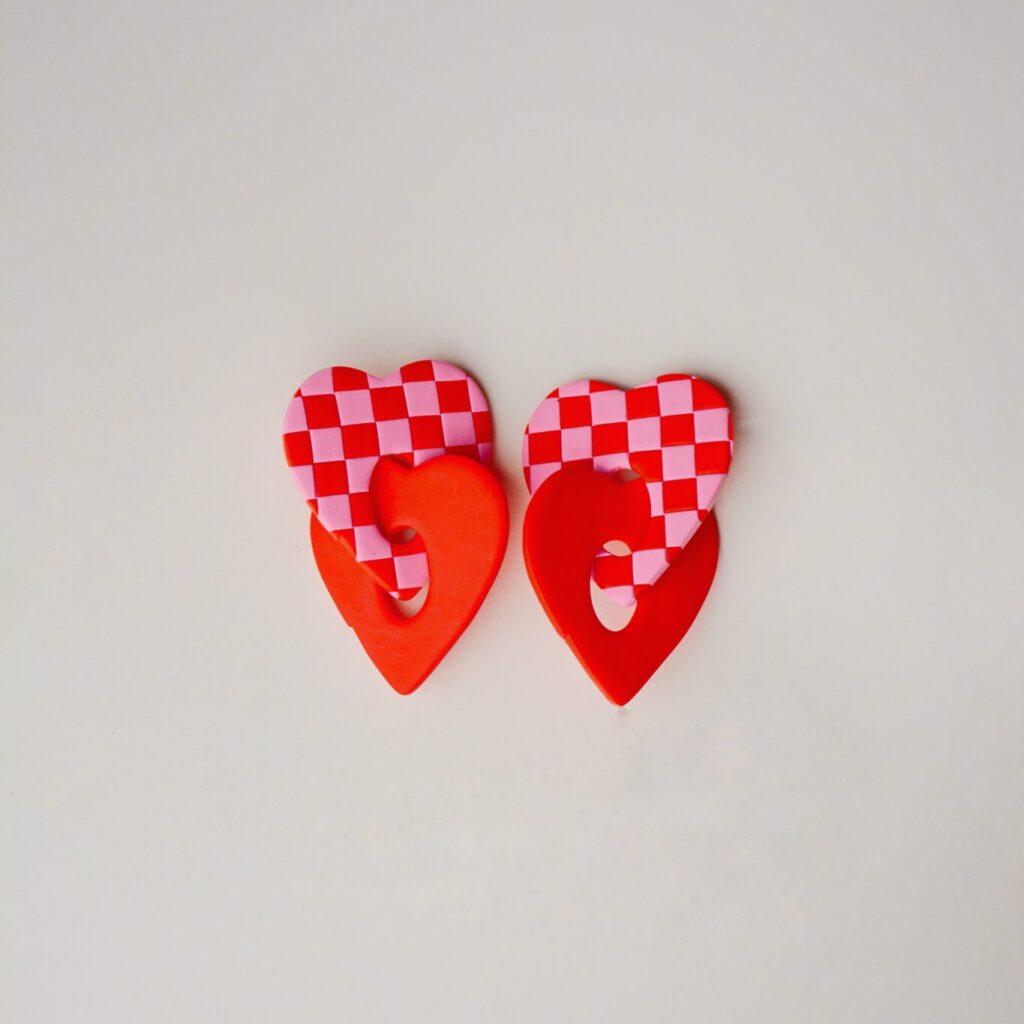 boucles d'oreilles colorées Saboom Yseult damier rouge rose